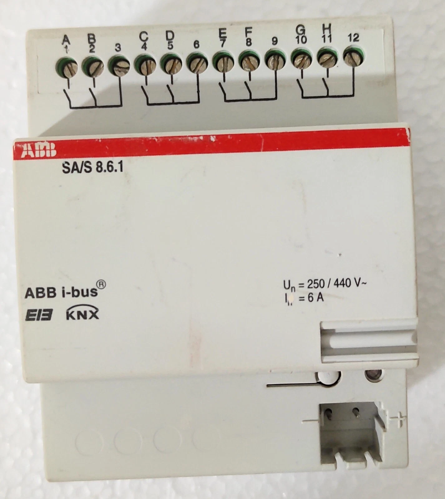 ABB SA/S 8.6.1 Switch Actuator 2CDG 110 037 R0011 / 8fach, 6A, REG